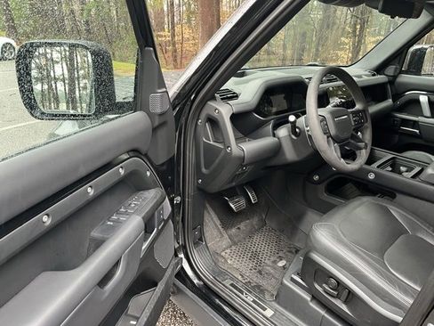 Used 2024 Land Rover Defender 110 V8 image 4