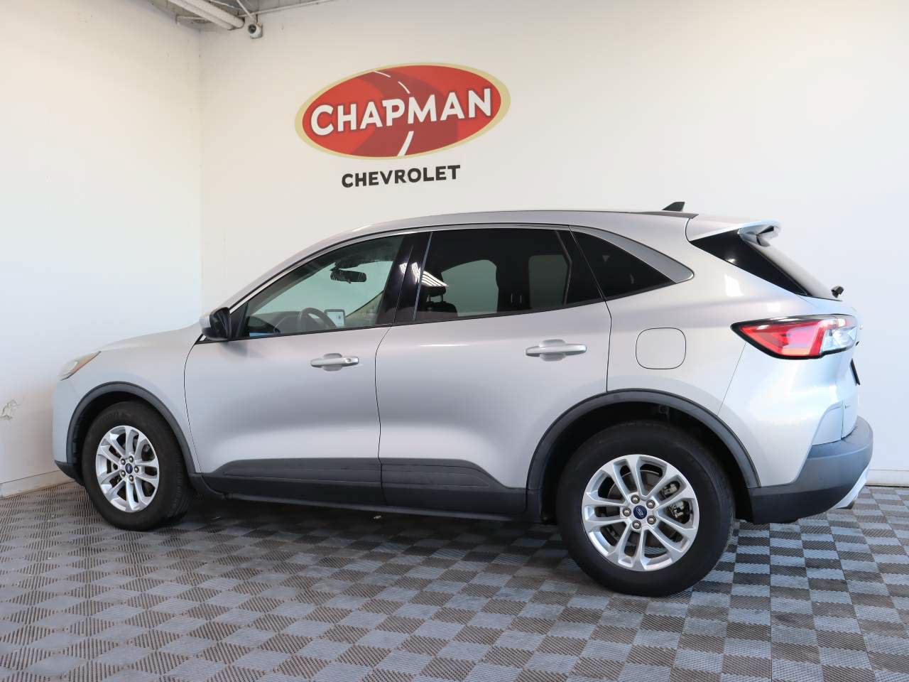 Used 2020 Ford Escape SE FWD image 3