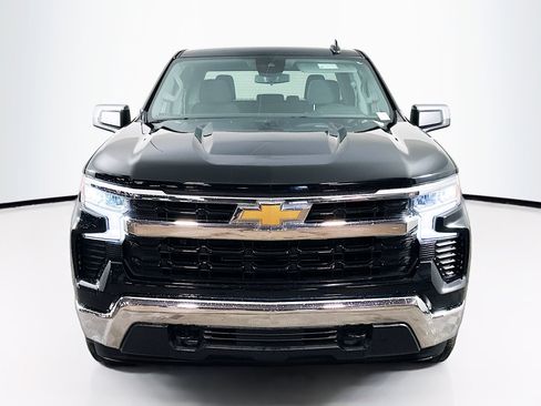 Used 2024 Chevrolet Silverado 1500 LT image 2