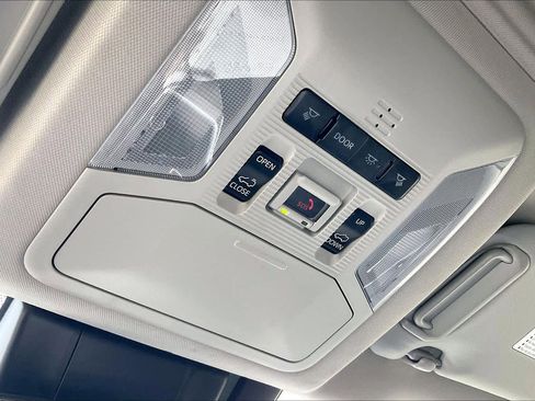 Used 2023 Toyota RAV4 XLE Premium image 33