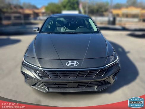 Used 2024 Hyundai Elantra Limited image 2