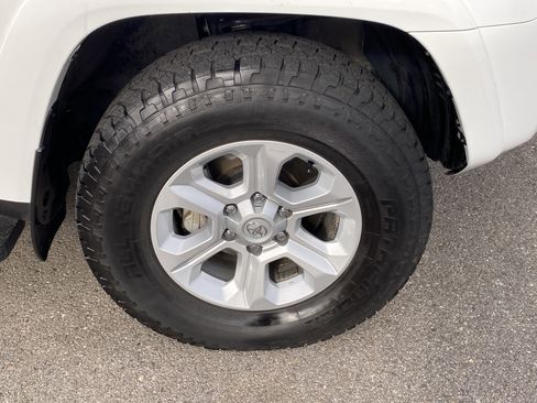 Used 2022 Toyota 4Runner SR5 image 28