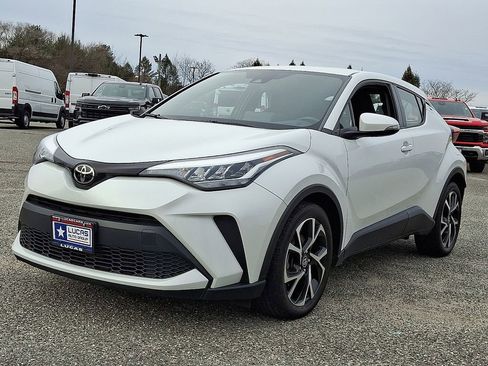 Used 2022 Toyota C-HR XLE image 5