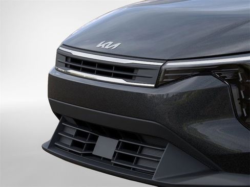 New 2025 Kia K4 LXS image 12