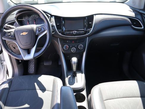 Used 2017 Chevrolet Trax LT w/ LT Convenience Package FWD image 16