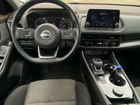 Used 2023 Nissan Rogue SV AWD/4WD image 16