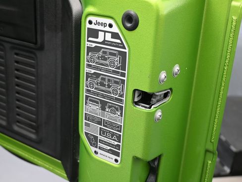 Used 2025 Jeep Wrangler Sport image 32