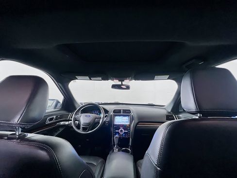 Certified 2018 Ford Explorer Limited AWD/4WD image 38