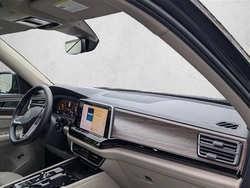 Used 2024 Volkswagen Atlas SEL Premium R-Line image 22