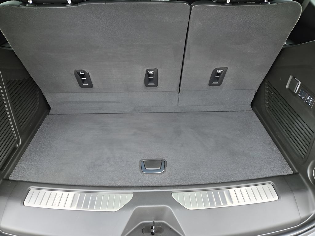 Used 2026 GMC Yukon Denali w/ Sun & Power Step Package AWD/4WD image 30