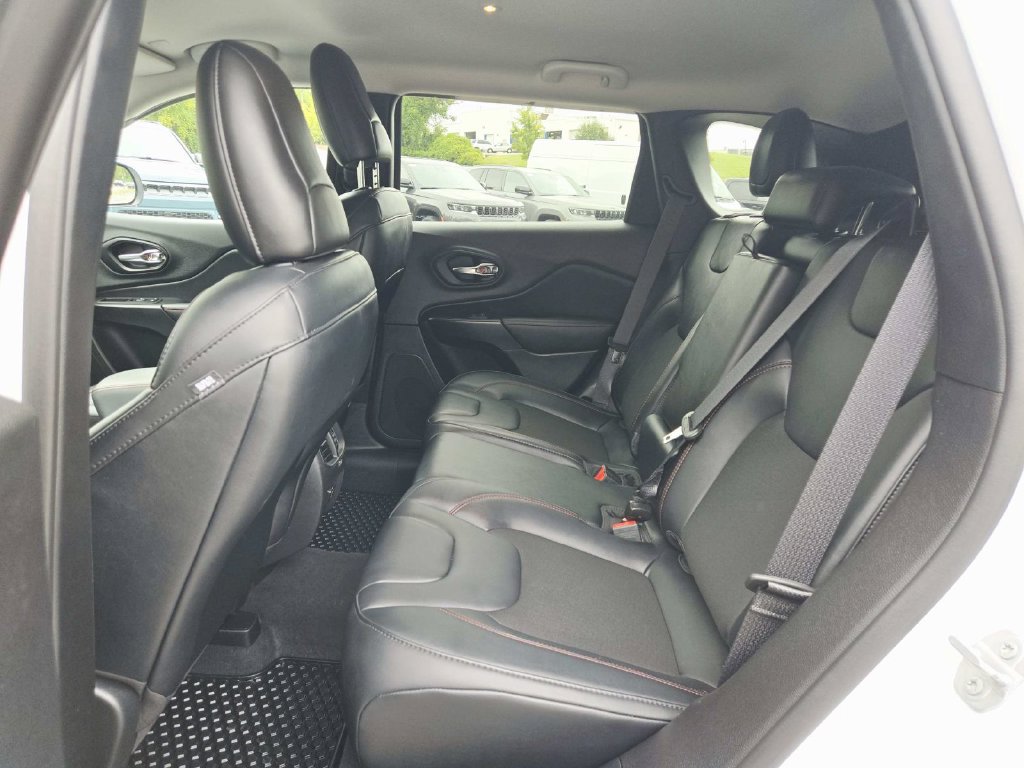 Used 2022 Jeep Cherokee Trailhawk AWD/4WD image 12