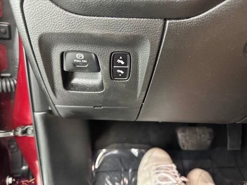 Used 2019 RAM 1500 Laramie AWD/4WD image 40
