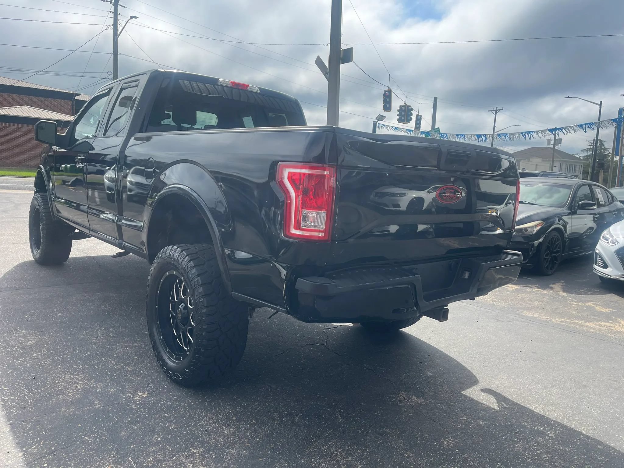 Used 2016 Ford F150 XLT w/ Equipment Group 301A Mid AWD/4WD image 6