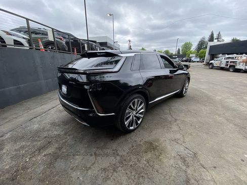 Used 2024 Cadillac Lyriq Luxury w/ LPO, Floor Liner Package AWD/4WD image 6