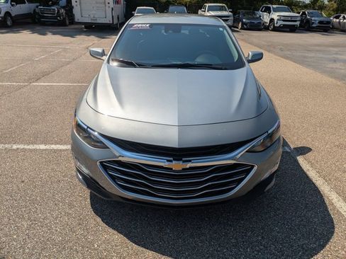 Used 2025 Chevrolet Malibu LT FWD image 2