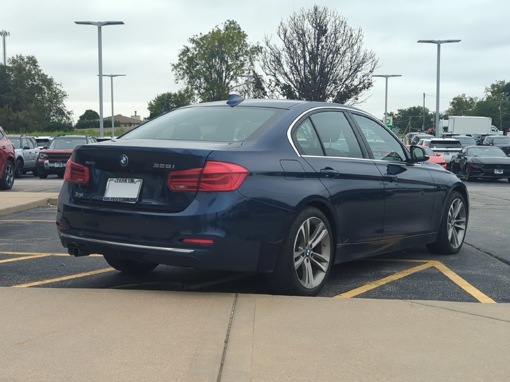 Used 2016 BMW 328i xDrive Sedan AWD/4WD image 3