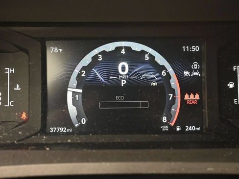Used 2024 Toyota Tacoma SR5 AWD/4WD image 17