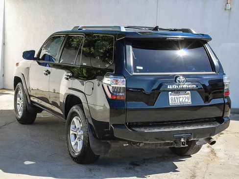 Used 2017 Toyota 4Runner SR5 AWD/4WD image 9
