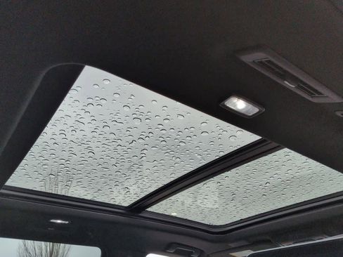 Used 2023 Cadillac Escalade Premium Luxury image 23