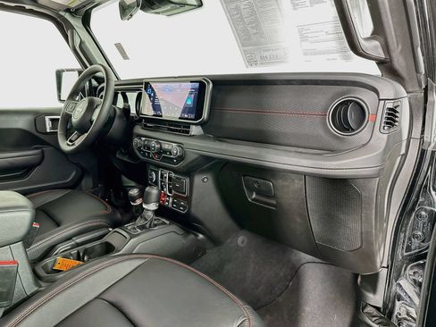 Used 2025 Jeep Wrangler Unlimited Rubicon AWD/4WD image 27