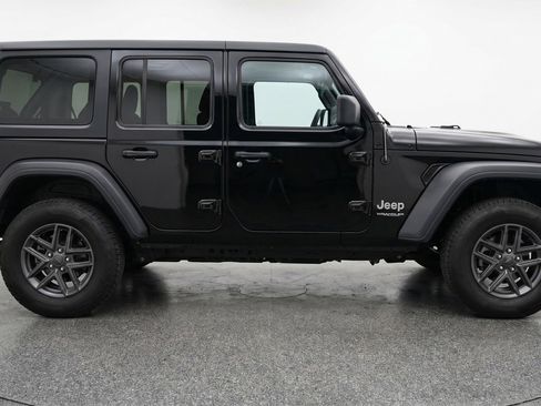 Used 2025 Jeep Wrangler Unlimited Sport AWD/4WD image 11