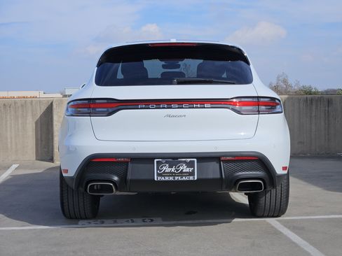 Certified 2025 Porsche Macan image 7
