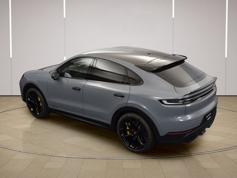 Certified 2024 Porsche Cayenne Turbo GT AWD/4WD image 34