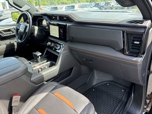 Used 2024 GMC Sierra 1500 AT4 w/ Technology Package AWD/4WD image 30