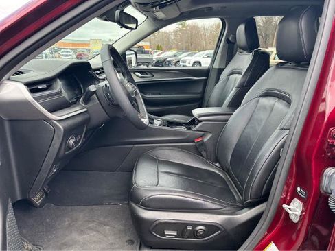 Used 2023 Jeep Grand Cherokee Limited image 18