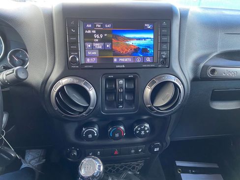Used 2018 Jeep Wrangler Unlimited Sahara w/ Dual Top Group image 17