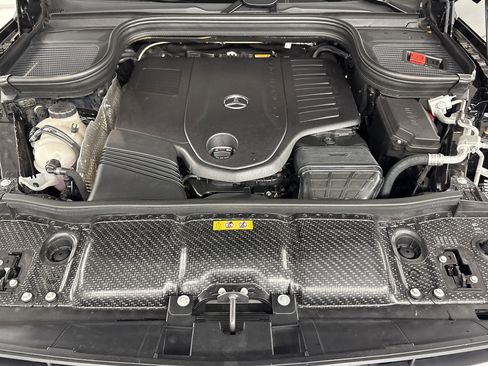 Certified 2025 Mercedes-Benz GLS 450 4MATIC image 32