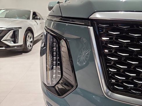 Certified 2025 Cadillac Escalade Premium Luxury image 12