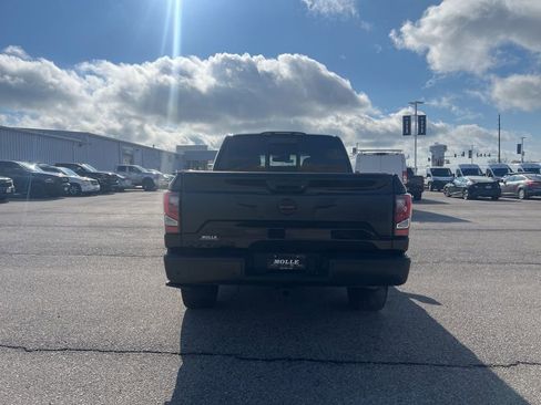 Used 2021 Nissan Titan PRO-4X w/ Pro-4x Convenience Package image 4