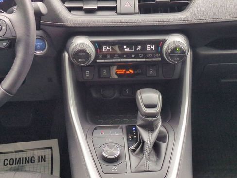 Used 2021 Toyota RAV4 XLE w/ Convenience Package image 18