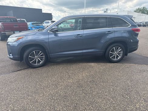 Used 2017 Toyota Highlander XLE AWD/4WD image 4