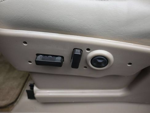 Used 2005 Chevrolet Suburban Z71 w/ Preferred Equipment Group AWD/4WD image 13