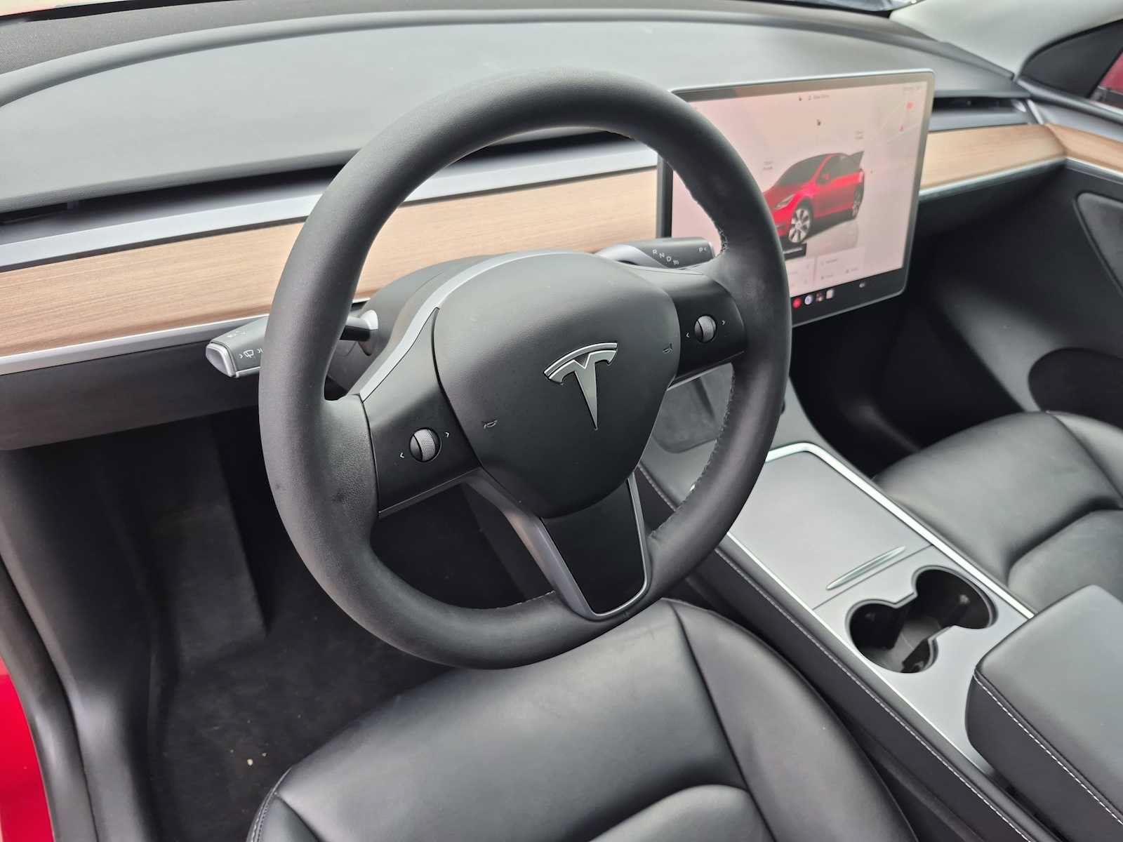 Used 2024 Tesla Model Y Long Range AWD/4WD image 2