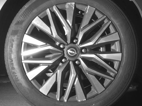 Used 2025 Nissan Altima 2.5 SV FWD image 13