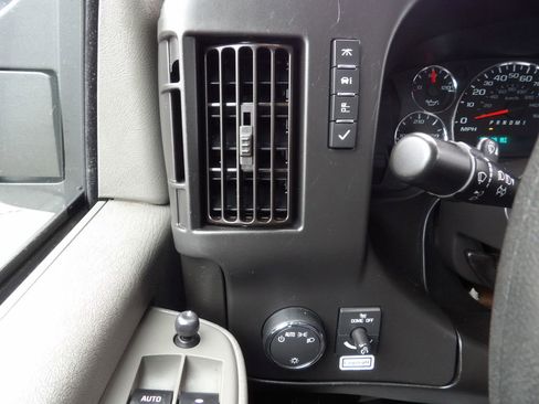 Used 2021 GMC Savana 3500 Extended w/ Power Convenience Package image 19