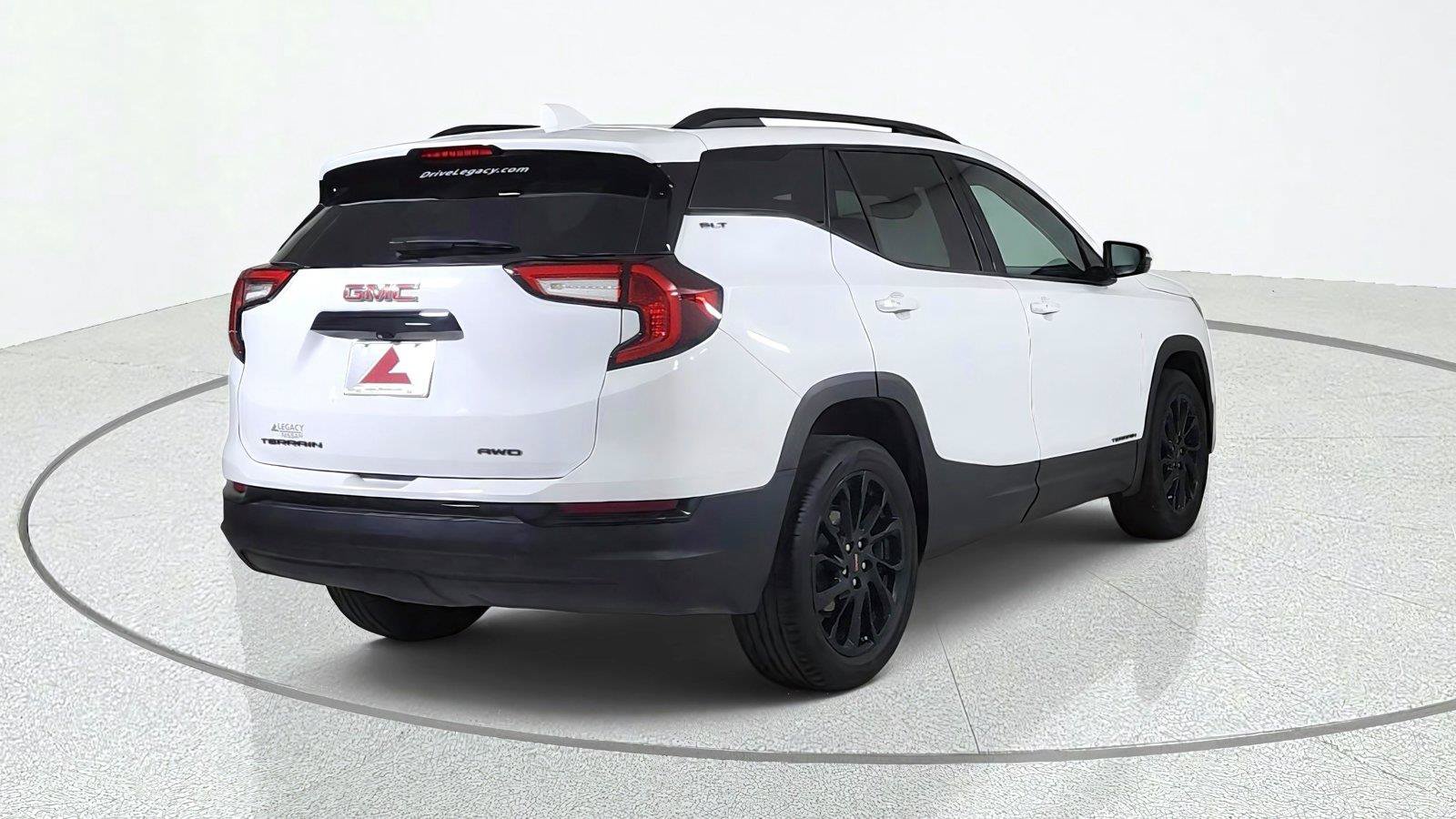 Used 2024 GMC Terrain SLT AWD/4WD image 6