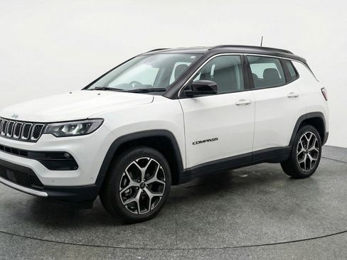 Used 2025 Jeep Compass Limited image 3