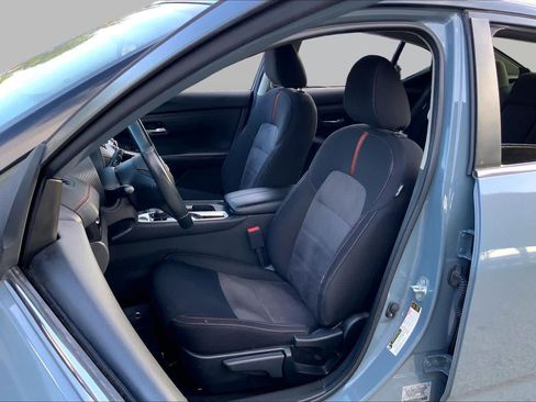 Used 2024 Nissan Sentra SR FWD image 6