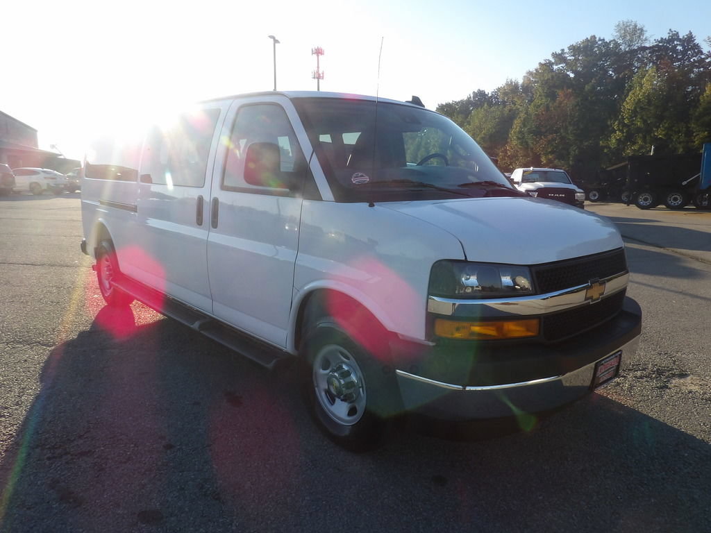 Used 2025 Chevrolet Express 3500 LT w/ LT Preferred Equipment Group RWD image 10
