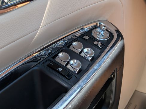 Used 2015 Rolls-Royce Ghost RWD image 17