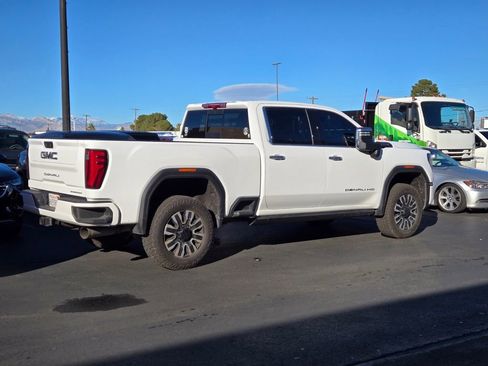 Used 2024 GMC Sierra 2500 Denali Ultimate image 2
