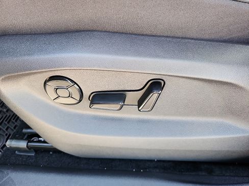 New 2026 Volkswagen Tiguan SE image 13