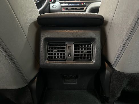 Used 2025 Toyota Camry SE image 29