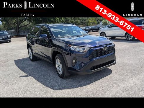 Used 2019 Toyota RAV4 XLE w/ Convenience Package FWD image 2