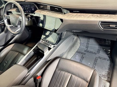 Used 2021 Audi e-tron Premium w/ Convenience Plus Package image 27