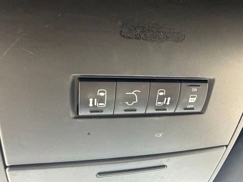 Used 2016 Dodge Grand Caravan SXT FWD image 24